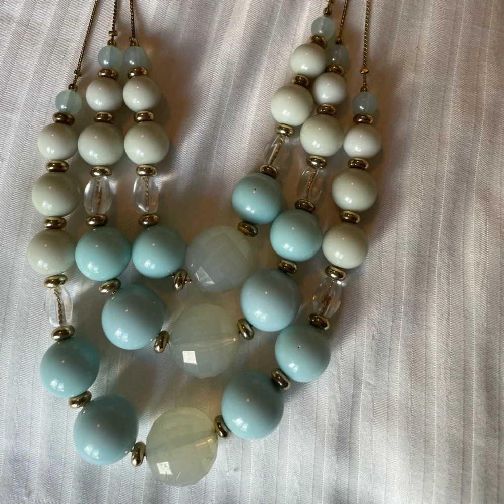 The Limited turquoise and white beaded necklace on gold chains - Picture 2 of 3